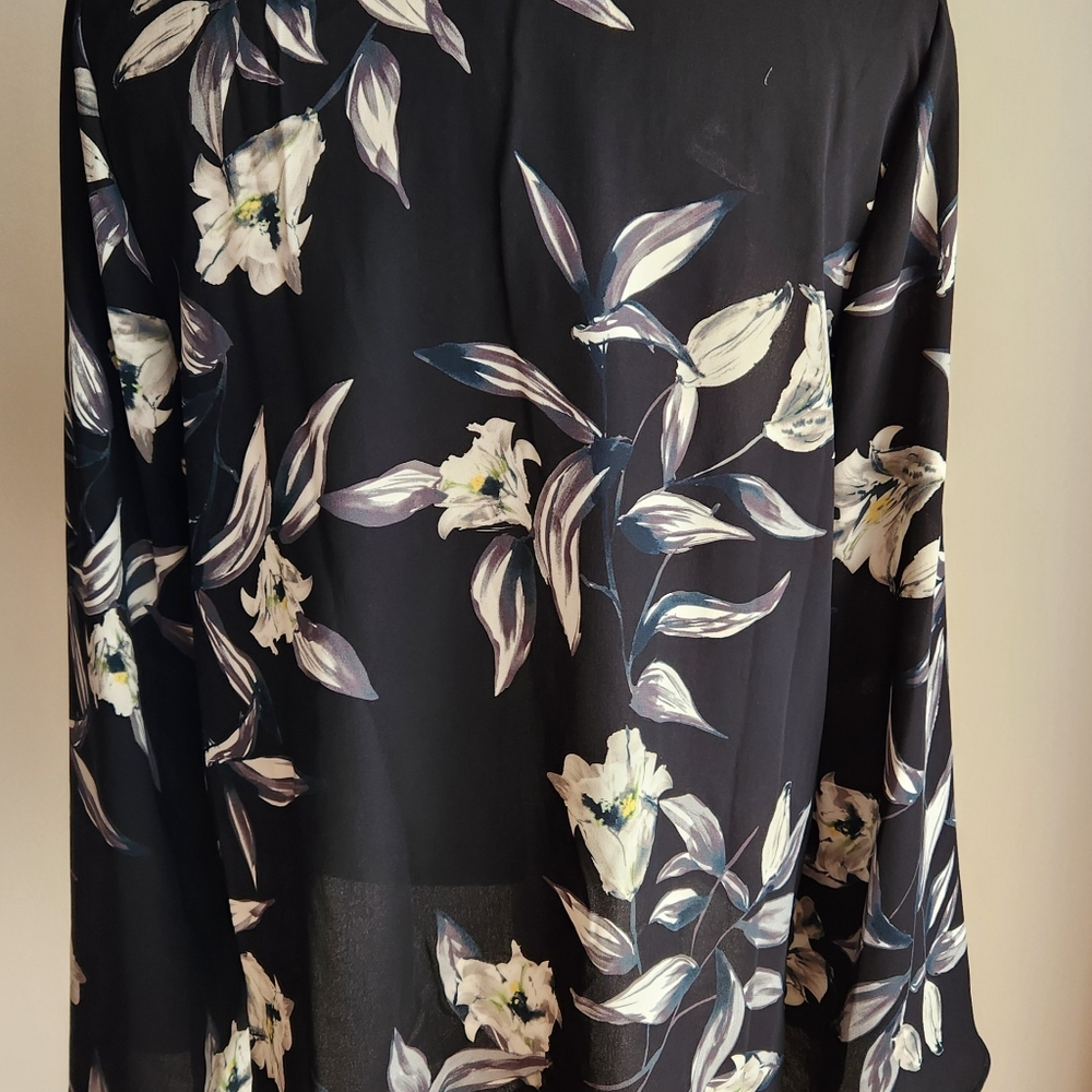 NWT Karen Kane Bell Sleeve, Tie Front Blouse, Size L, Black/Ivory - Picture 3 of 4